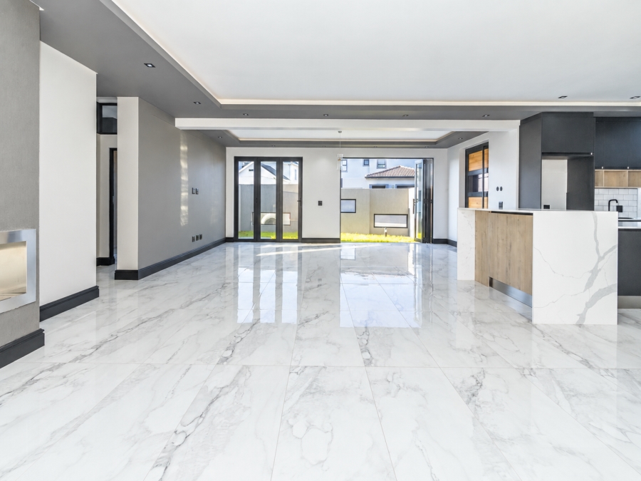 6 Bedroom Property for Sale in Sagewood Western Cape
